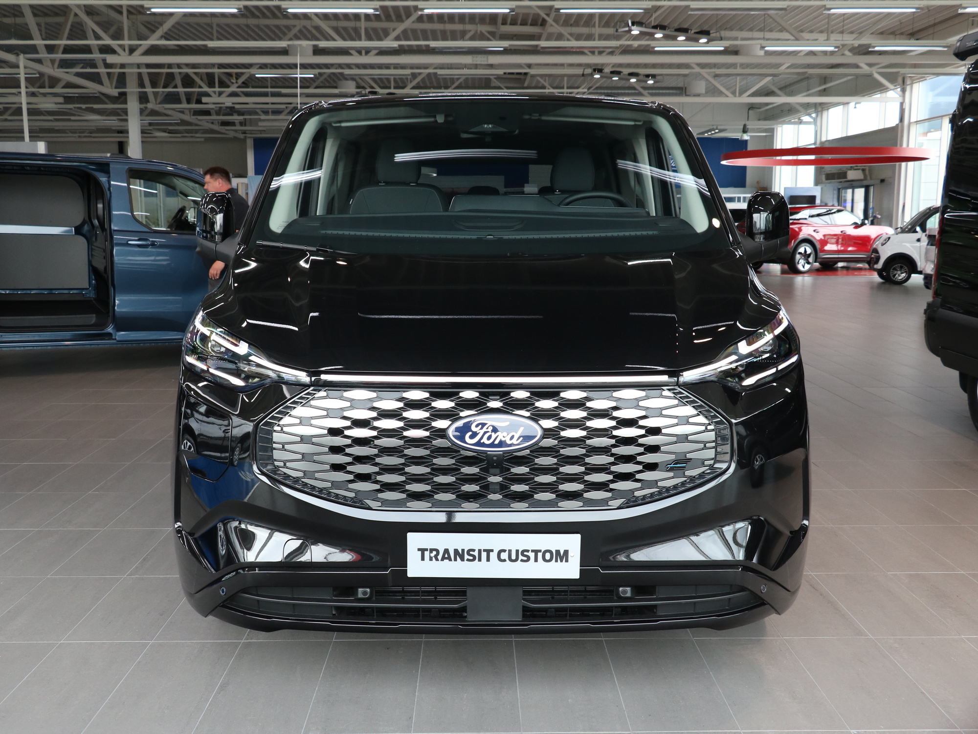 Ford Tourneo Custom 2025, kuva 2/24