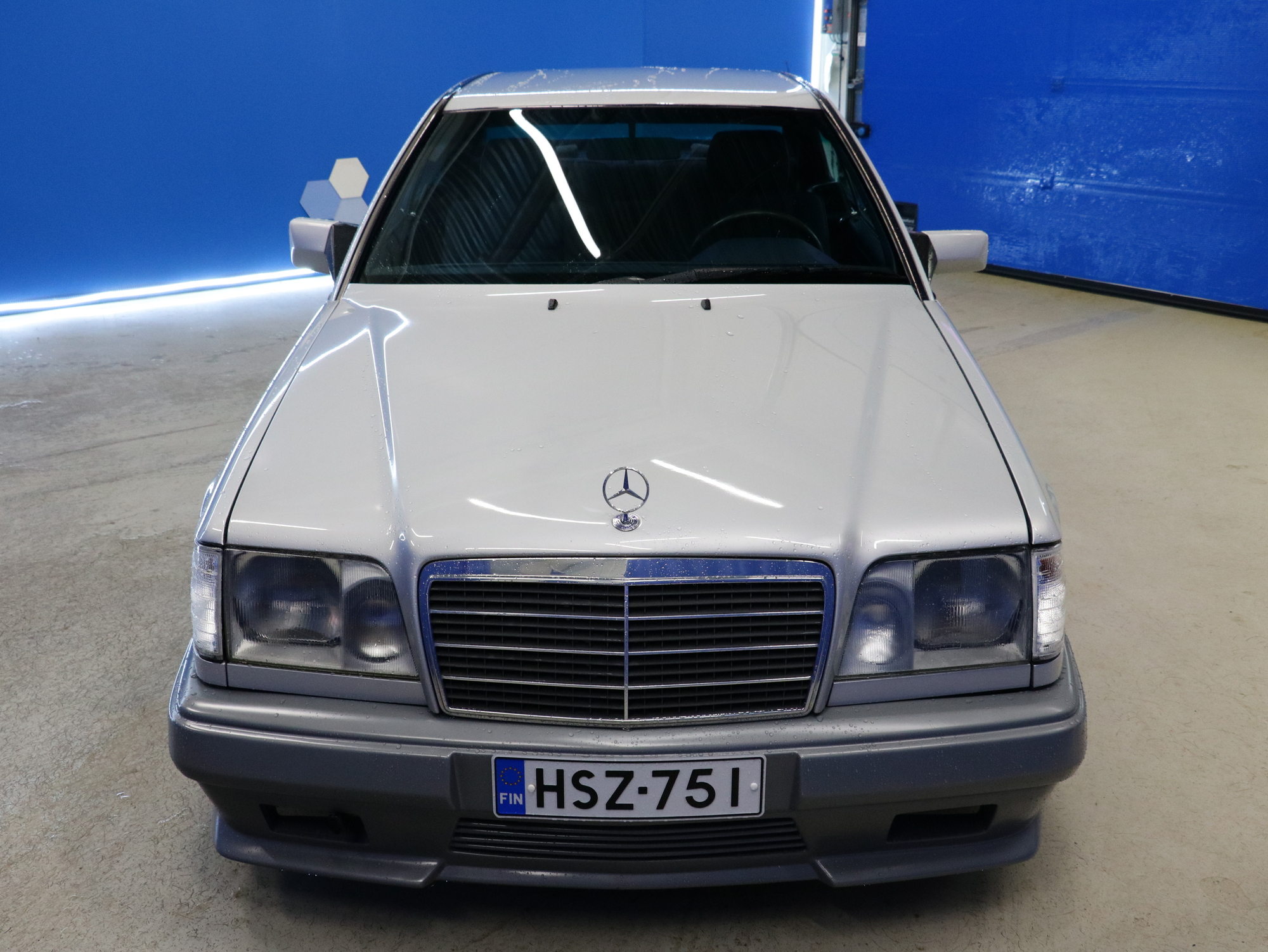 Mercedes-Benz E 1995, kuva 2/16
