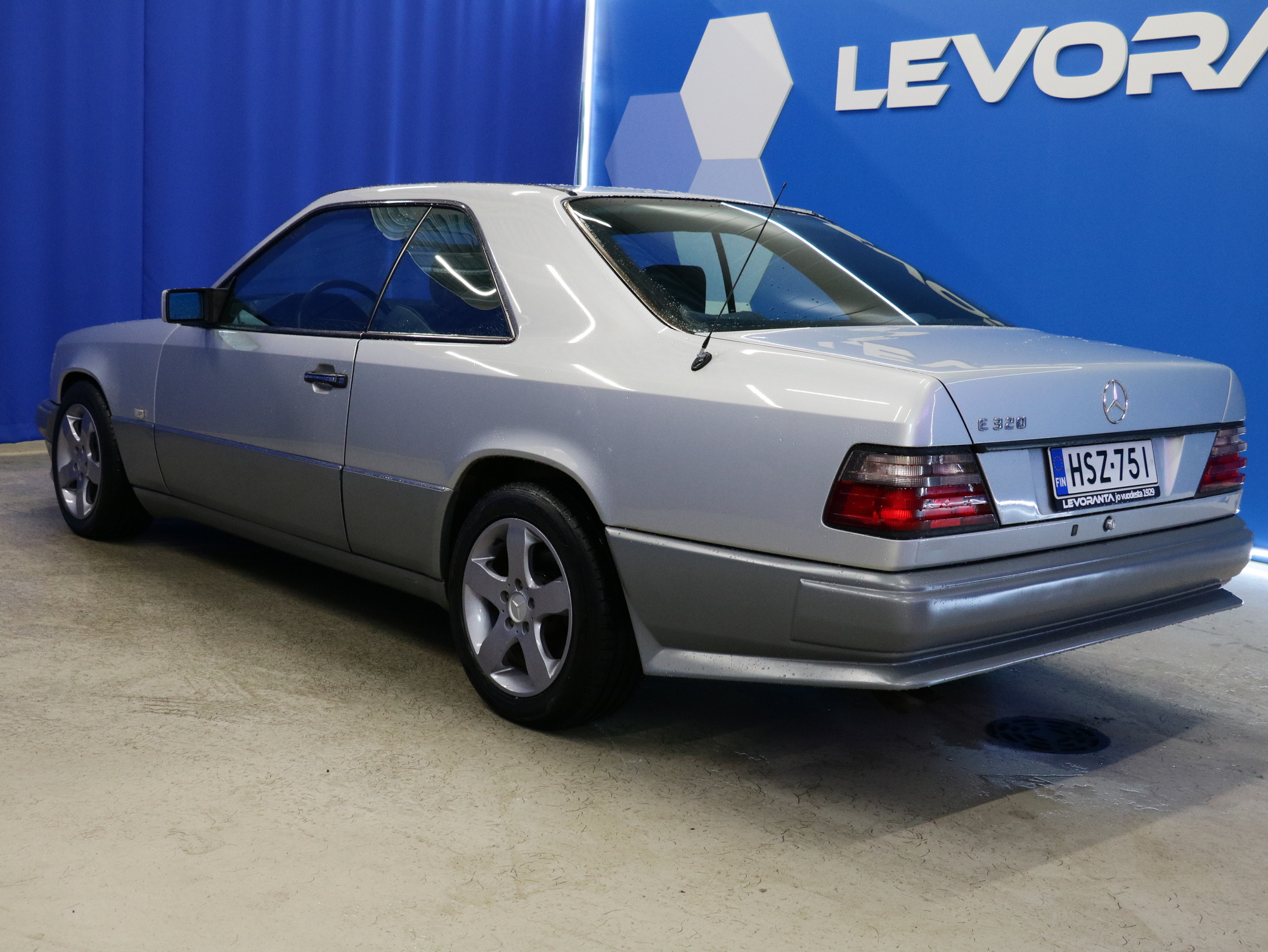 Mercedes-Benz E 1995, kuva 4/16