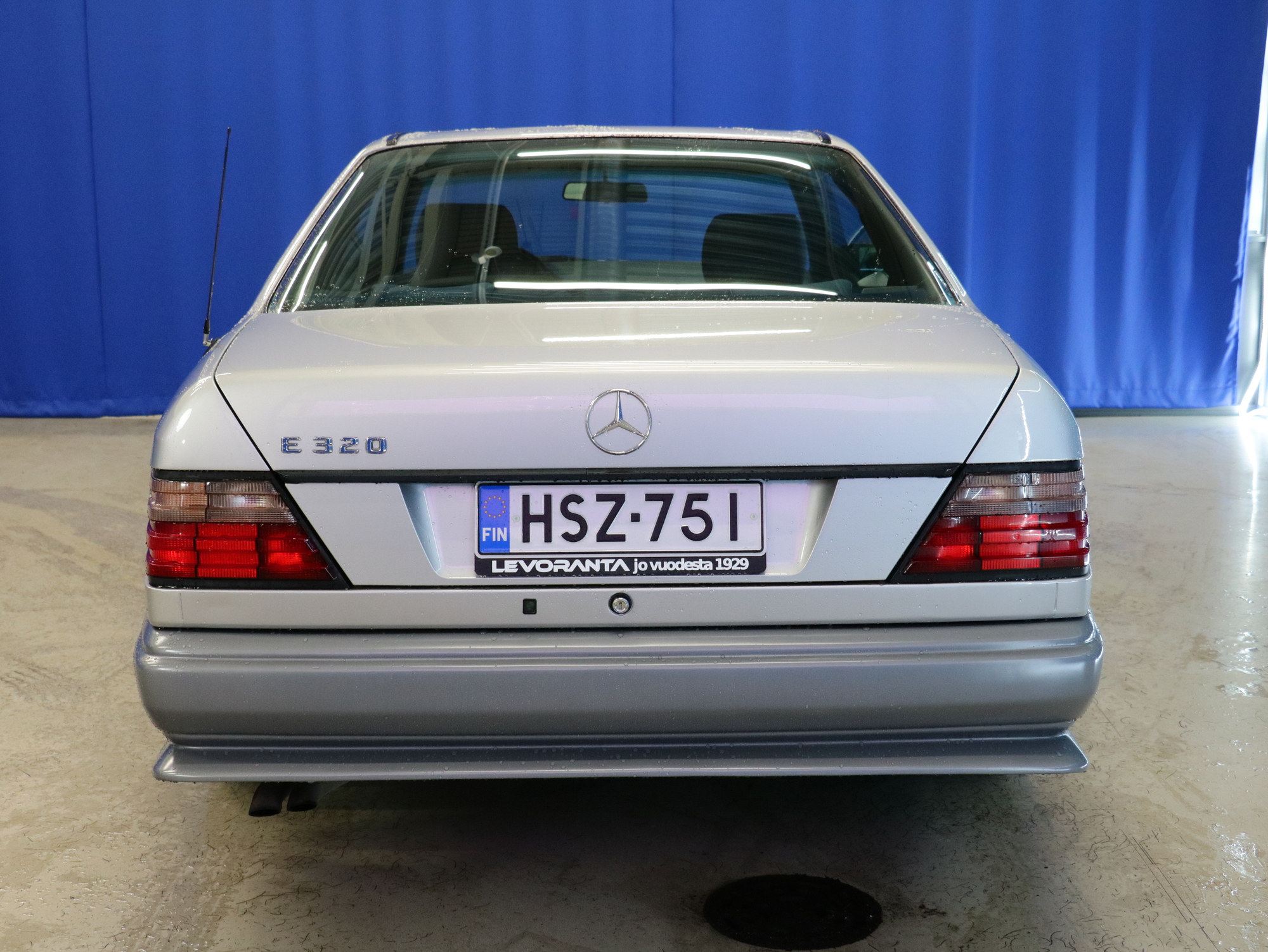 Mercedes-Benz E 1995, kuva 5/16