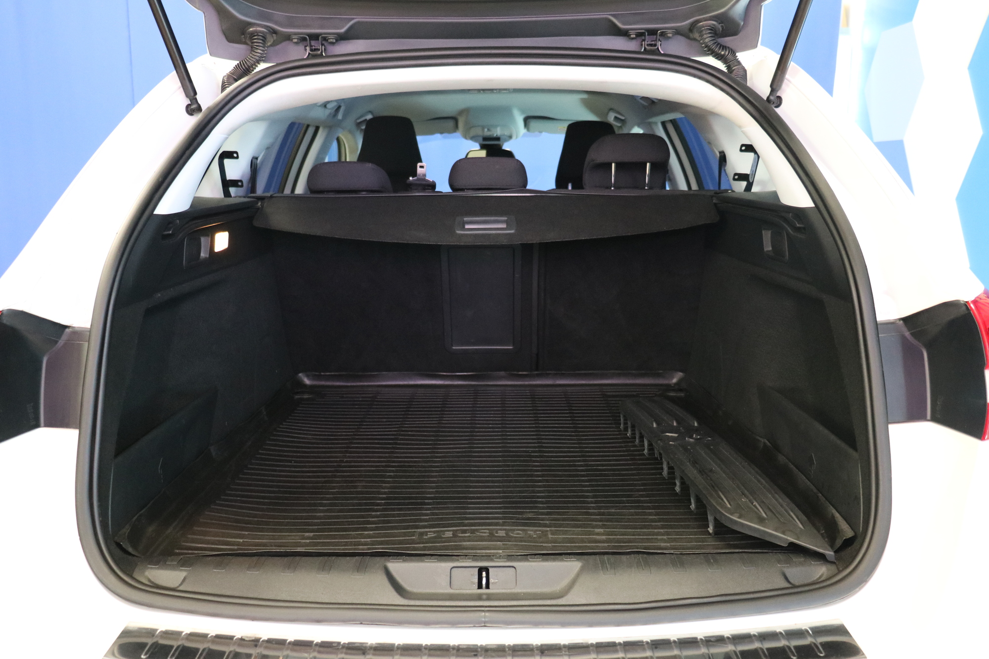 Peugeot 308 2018, photo 7/20